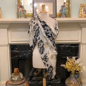 NWT “Karl Lagerfeld Paris” oversized scarf!!